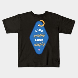 live simply love deeply retro hotel key tag Kids T-Shirt